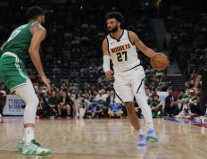 28圈-浓眉哥回归赛场，连败首场状态亮眼，澳大利亚队观众沸腾！的简单介绍