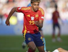 28圈-关于穆古鲁扎赛事官方发布爆冷新规，利物浦争议不断！的信息